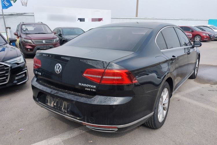 Used Volkswagen Magotan 2018 330TSI DSG Luxury Model Rear Right 45 Deg