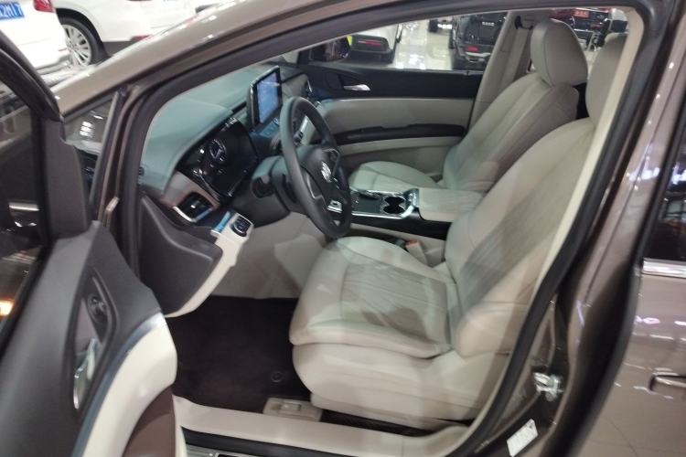 Used Buick GL8 2023 Land Executive Class Comfort Model
