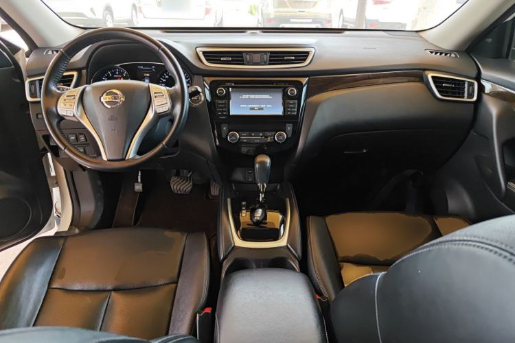 Used Nissan X-Trail 2014 2.5L CVT Ultimate Edition 4WD Center Console