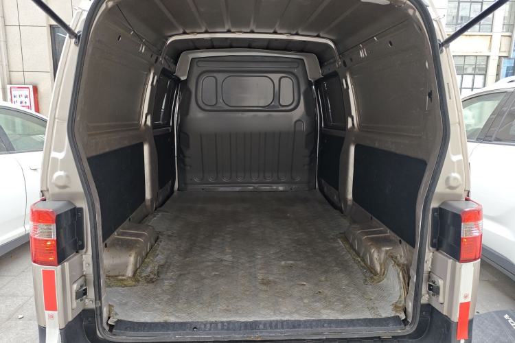 Used Jinbei Hiace X30 2023 1.5L Super-Enjoyment Van 2/5 Seats Non-Air-Conditioned Version SWC15M