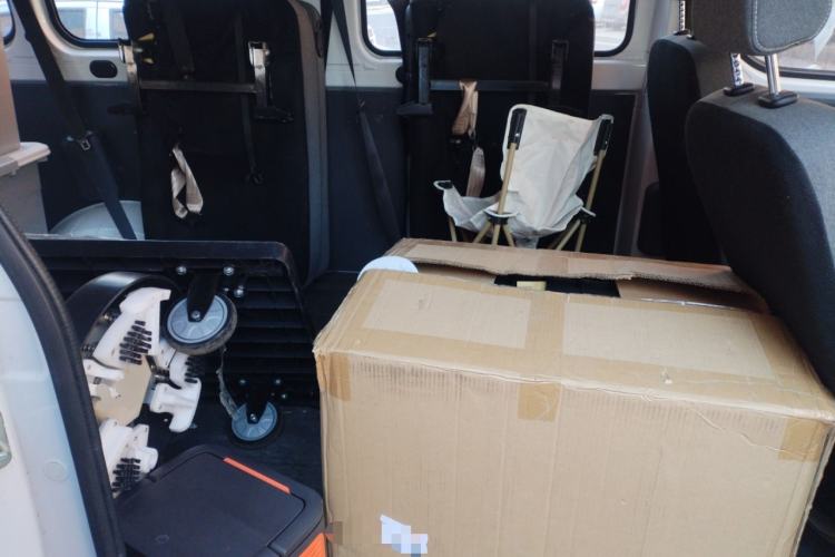 Used Wuling Yangguang 2024 300KM Comfort Version Passenger Van 75kW