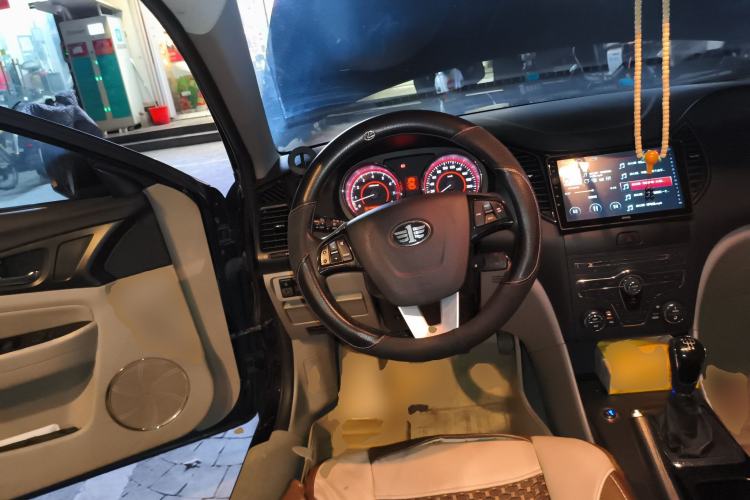 Used Bestune B50 2013 1.6L manual luxury version
