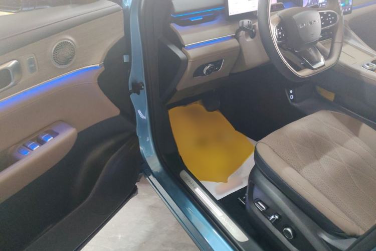 Used Chery Tiggo 8 PLUS C-DM 2025 1.5T 116 km Prestige Version 5 Seats Driver Seat