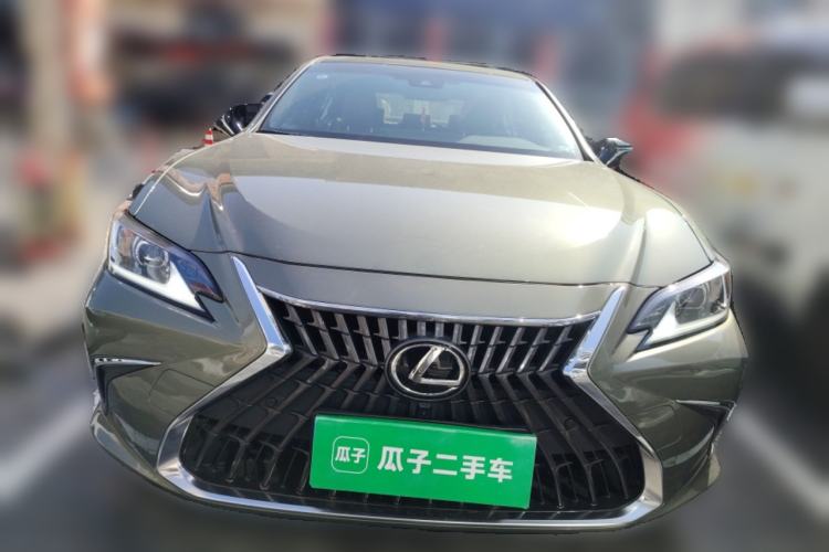 Used Lexus ES 2022 300h Excellence Edition Front