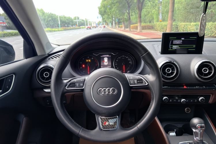 Used Audi A3 2014 Limousine 40 TFSI S line Comfort Model