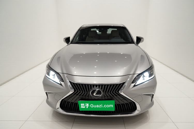 Used Lexus ES 2020 300h Premier Edition Front