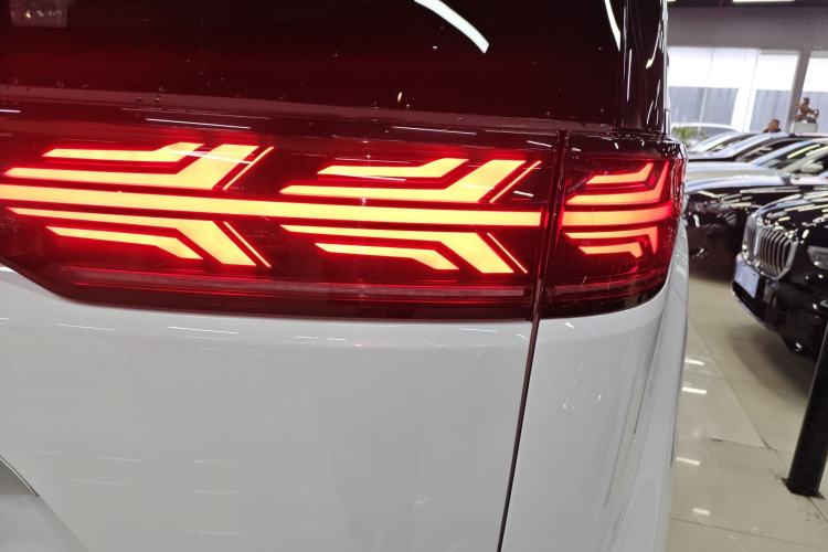 Used Denza D9 2024 DM-i 970 Luxury Model