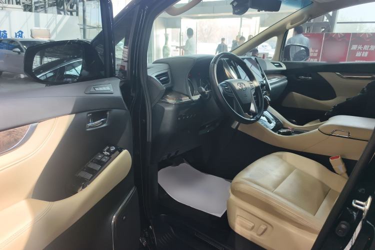 Used Toyota Vellfire 2023 Crown Dual-Engine 2.5L HV Prestige Edition
