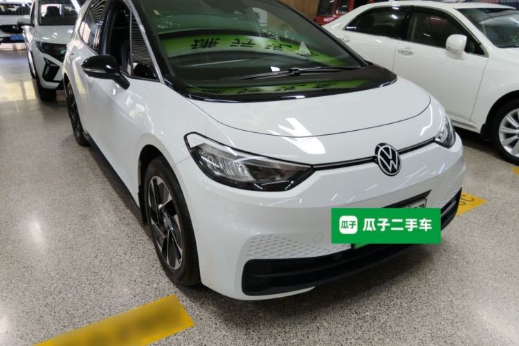 Used Volkswagen ID.3 2024 Outstanding Edition Front Right 45 Deg