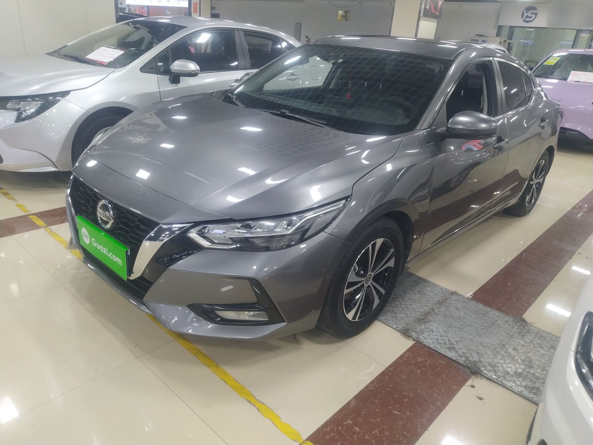 Под передней частью автомобиля