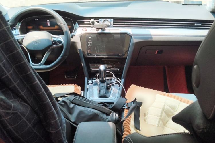 Used Volkswagen Magotan 2023 2 Million Units Limited Edition 330TSI DSG Leading Version Center Console