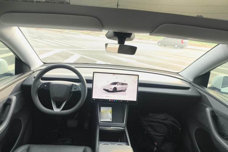 Used Tesla Model Y 2025 Long-Range All-Wheel-Drive Version