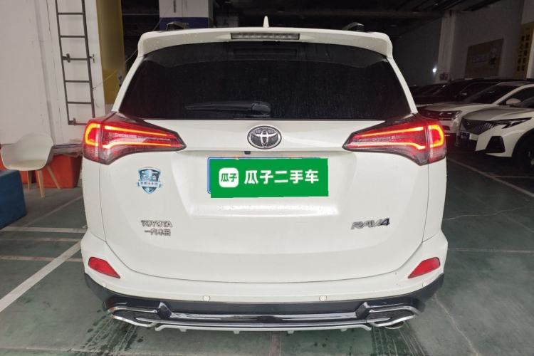 Used Toyota RAV4 2016 2.0L CVT Two-Wheel Drive Fashion Edition China V Standard