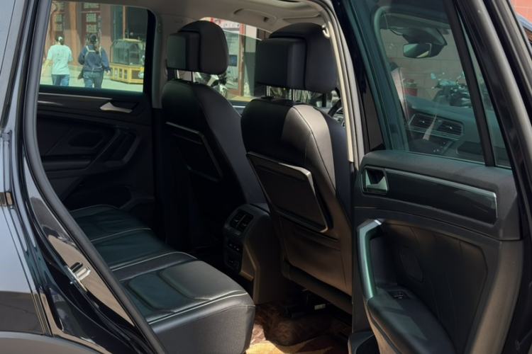 Used Volkswagen Tiguan 2018 330TSI All-Wheel-Drive Innovation Model Interior 4