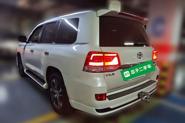 Used Toyota Land Cruiser 2020 5.7L VX-R Genuine Leather 8 Airbags Trailer Hitch Spare Tire Sunroof – Middle East Specifications
