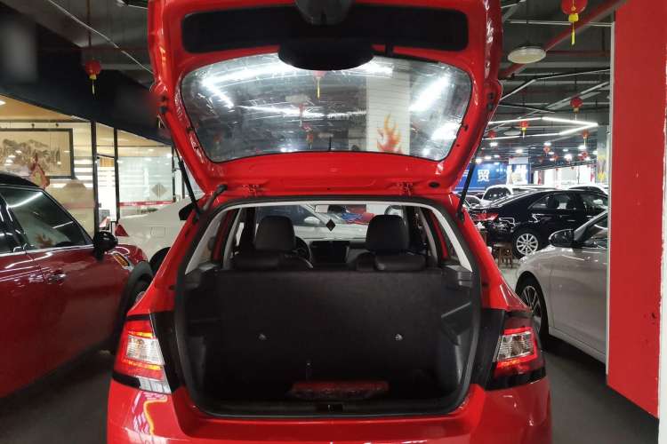 Used Skoda Fabia 2017 1.4L Automatic Car Enjoy Edition
