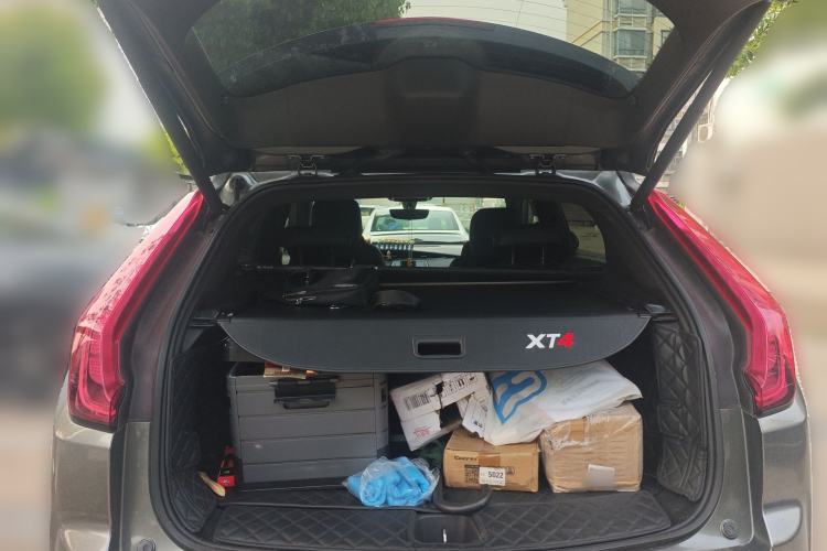 Used Cadillac XT4 2018 28T Two-Wheel Drive Leading Version Trunk