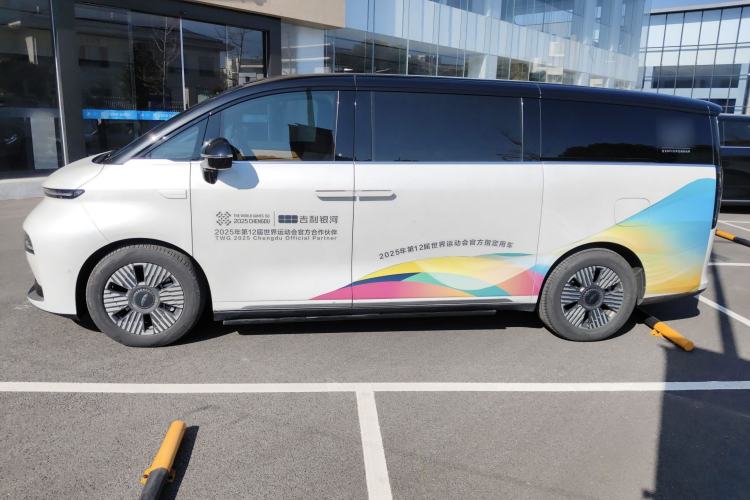 Used Geely Galaxy LEVC L380 2024 140-Degree 8-Seater Four-Wheel Drive Max