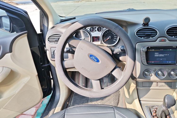 Used Ford Focus 2013 Sedan Classic 1.8L Manual Base Model