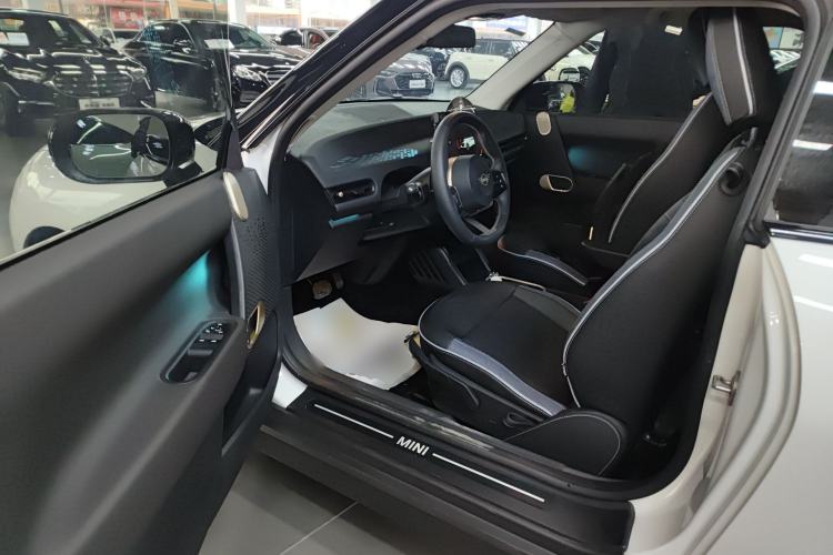 Used MINI Electric COOPER 2024 456km COOPER E Classic Edition