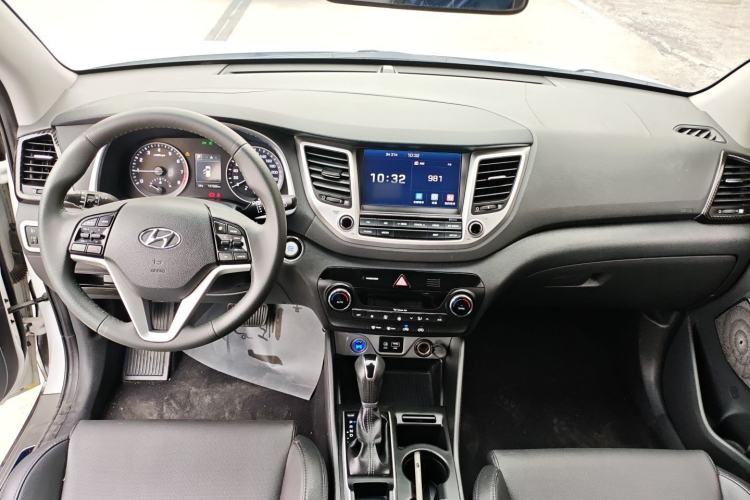 Used Hyundai Tucson 2018 1.6T Dual-Clutch Two-Wheel Drive 15th Anniversary Special Edition Center Console
