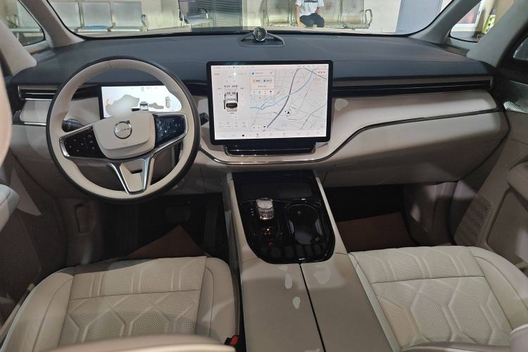 Used Volvo EM90 2025 Ultra Six-Seater