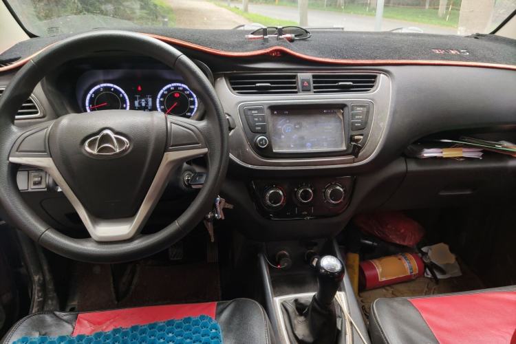 Used CHANGAN KAICHENG Ounuo S 2017 1.5L Ouno S Standard Edition EA15-AB Center Console