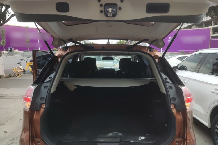 Used Nissan X-Trail 2015 2.0L CVT Comfort MAX Edition 2WD Trunk