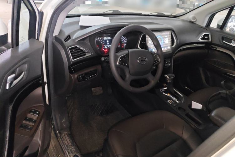 Used GAC Trumpchi GS4 2017 235T Automatic Two-Wheel Drive Luxury Smart Connectivity Version Center Console
