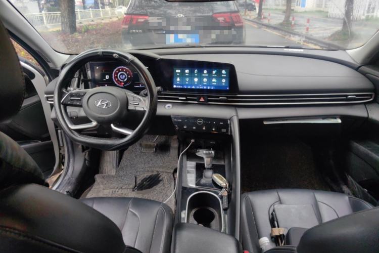 Used Hyundai Elantra 2021 1.5L CVT GLX Elite Edition Center Console