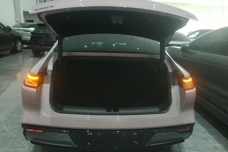 Used Geely Galaxy E8 2024 665 km Range Rear-Drive Starship Long-Range Version