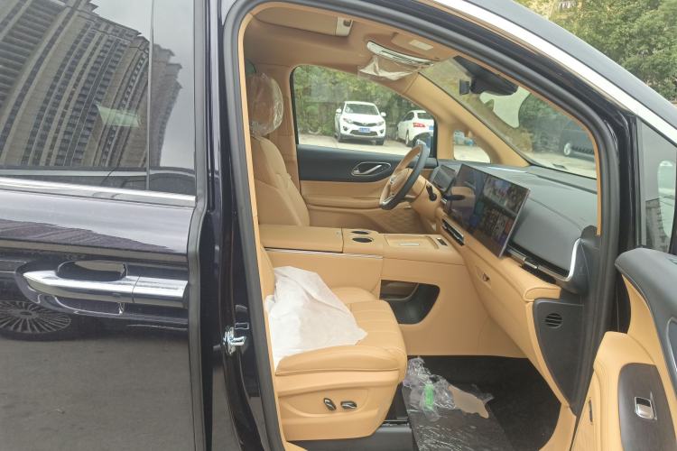 Used VOYAH Dream 2025 PHEV Four-Wheel Drive Excellence Kunpeng Edition
