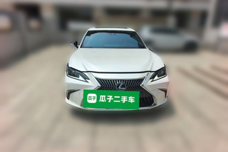 Used Lexus ES 2020 300h Premier Edition Front