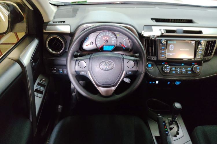 Used Toyota RAV4 2016 2.0L CVT Two-Wheel Drive Fashion Edition China V Standard
