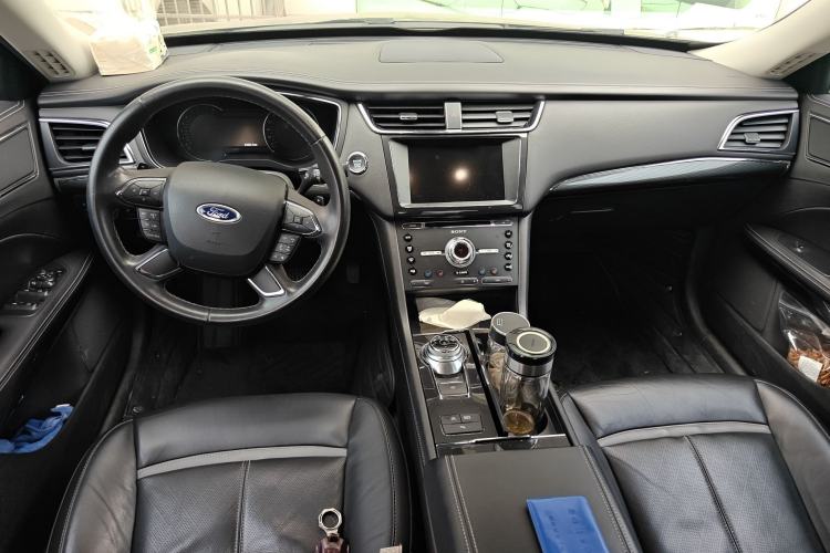 Used Ford Taurus 2018 EcoBoost 245 Premier Edition China VI Standard Center Console