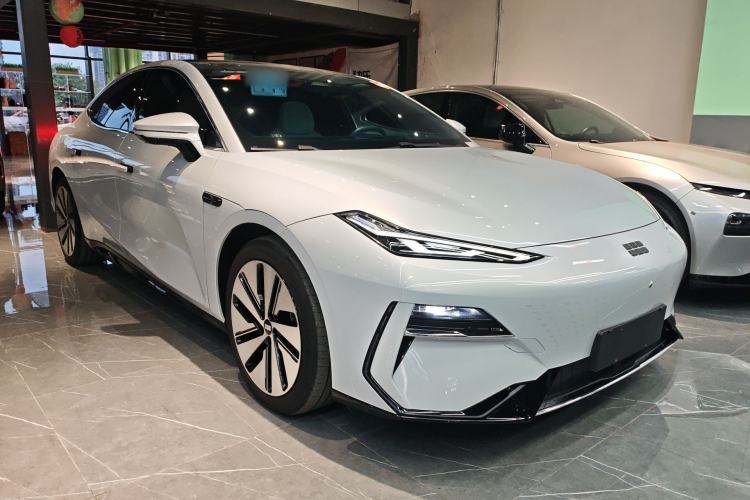 Used Geely Galaxy E8 2024 665 km Range Rear-Drive Starship Long-Range Version
