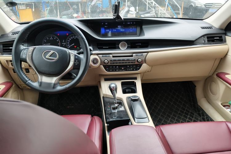 Used Lexus ES 2013 250 Elite Edition Center Console