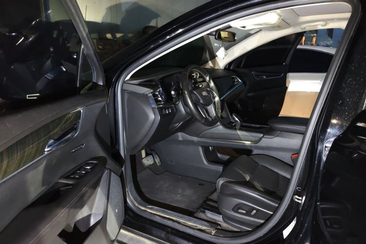 Used Cadillac XT5 2018 25T Luxury Model Driver Seat