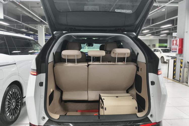 Used XPeng X9 2024 610 Long-Range Pro Trunk