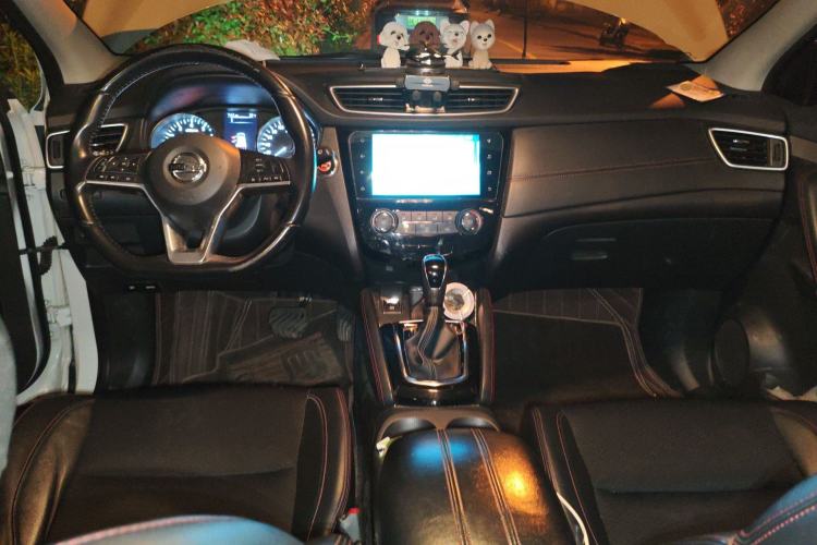 Used Nissan Qashqai 2019 2.0L CVT Luxury Edition Center Console