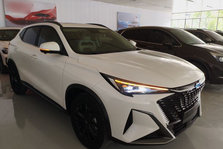 Used CHANGAN OSHAN X5 PLUS 2023 1.5T DCT Smart & Fun AI Edition Front Right 45 Deg