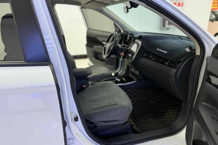Used Mitsubishi Outlander 2021 Revised Version 2.0L Two-Wheel Drive Comfort Edition 5 Seats
