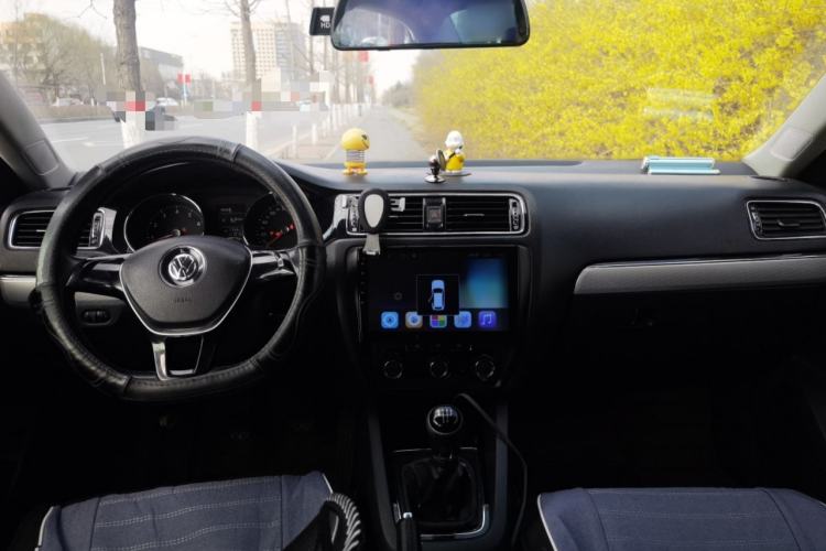 Used Volkswagen Sagitar 2015 1.6L Manual Comfort Model
