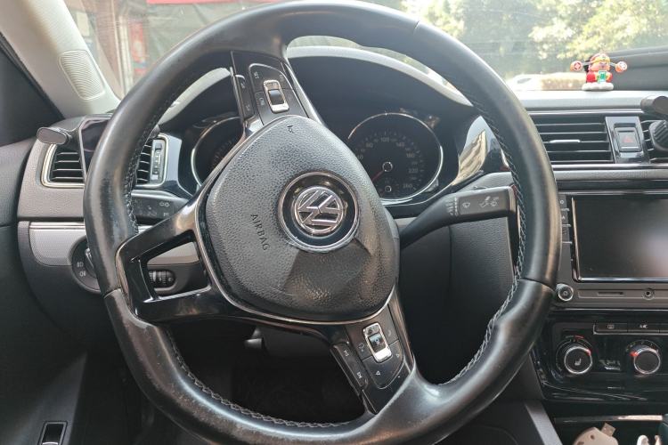 Used Volkswagen Sagitar 2018 180TSI DSG Prestige Edition Steering Wheel