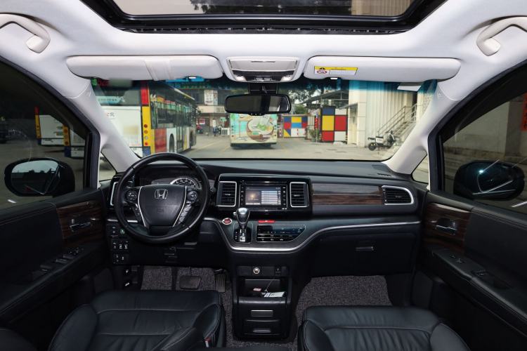 Used Honda Elysion 2016 2.4L Supreme Edition Interior 4