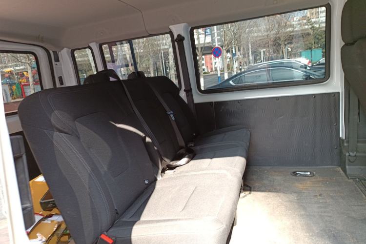 Used JMC Fushun 2023 2.0T Manual Short-Wheelbase Low-Roof Commercial Multi-Purpose Passenger Vehicle 6 Seats with Dual-Opening Tailgate
