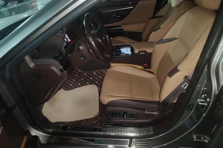 Used Lexus ES 2020 300h Premier Edition Left Front Seat