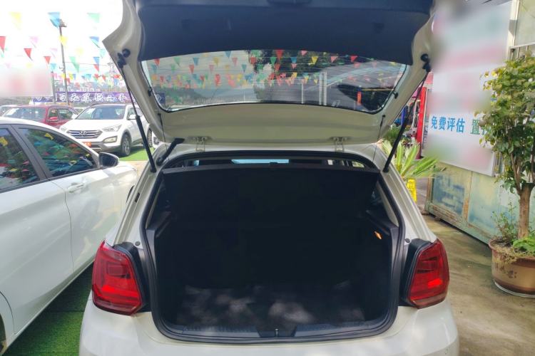 Used Volkswagen Polo 2016 1.6L Automatic Comfort Model
