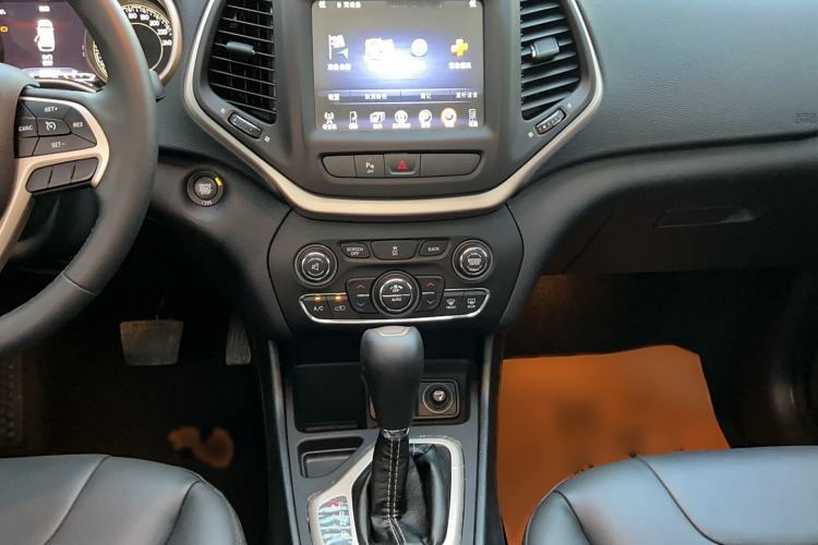 Used Jeep Cherokee 2016 2.0L Superior Edition