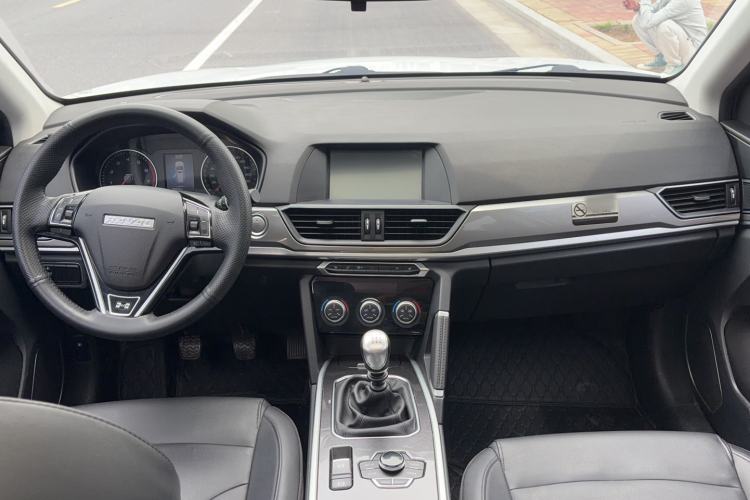 Used Haval H6 2018 Sport Edition 1.5T Manual Two-Wheel Drive Elite Model China V Standard Center Console